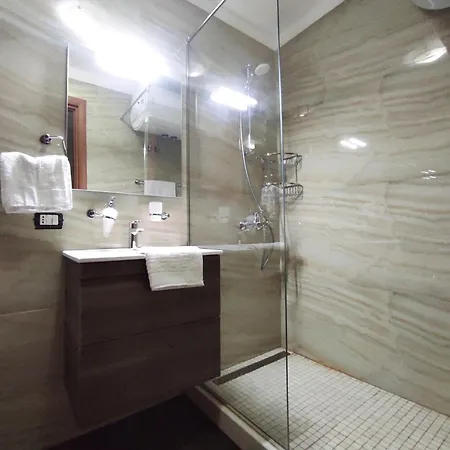 Daire Kledia's Modern *