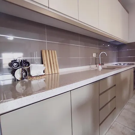 Kledia's Modern Apartman Tirana