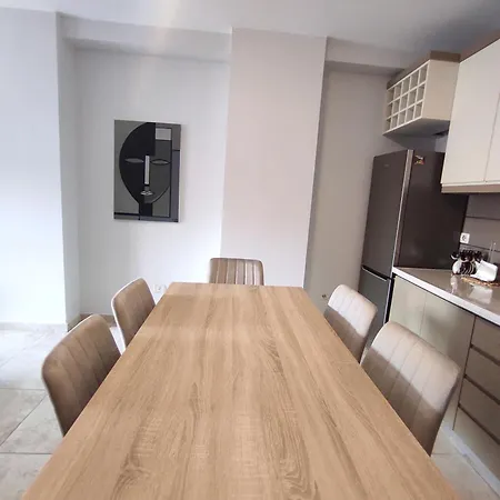 Kledia's Modern Apartman *