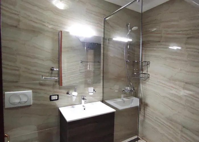 Kledia's Modern Apartamento Tirana