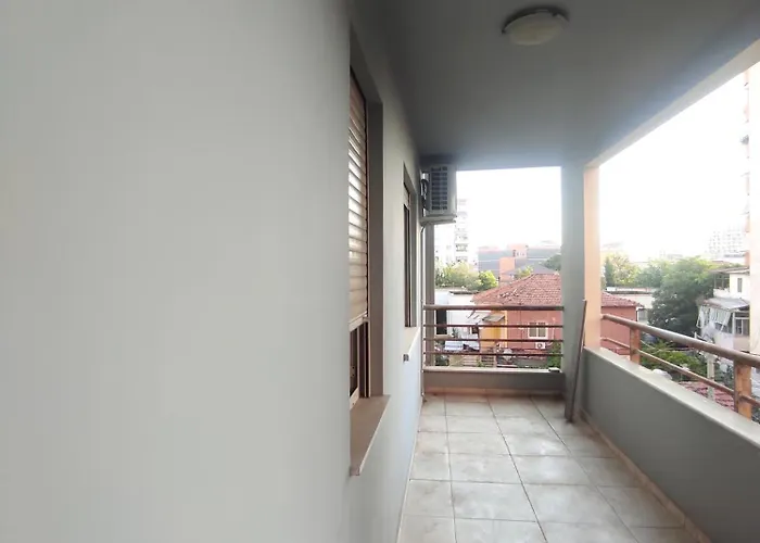 Kledia's Modern Apartamento