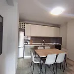 Kledia's Modern